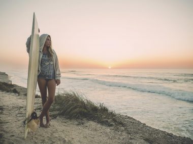 014-Surf-woman